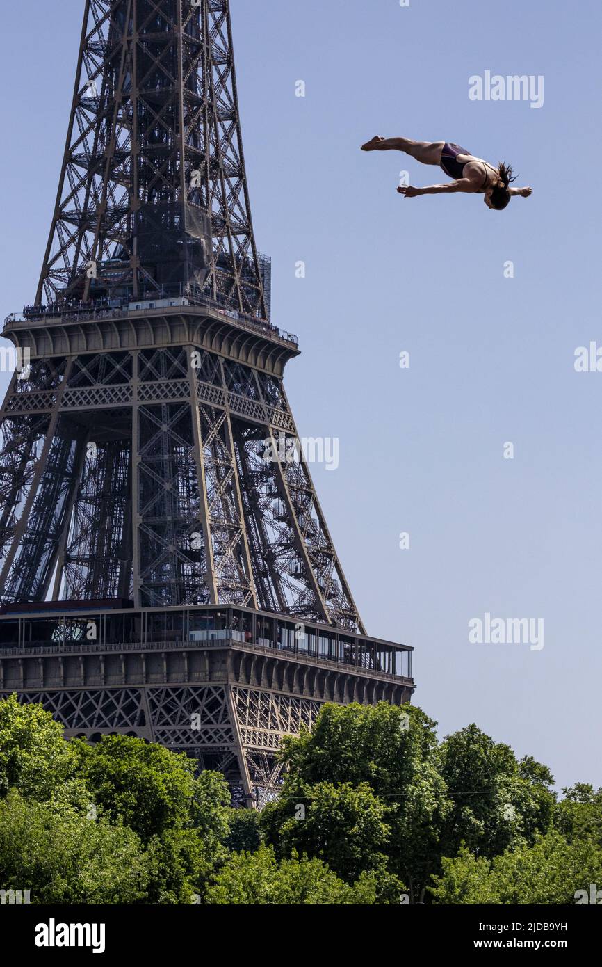 Eiffel tower jump hi-res stock photography and images - Page 2 - Alamy