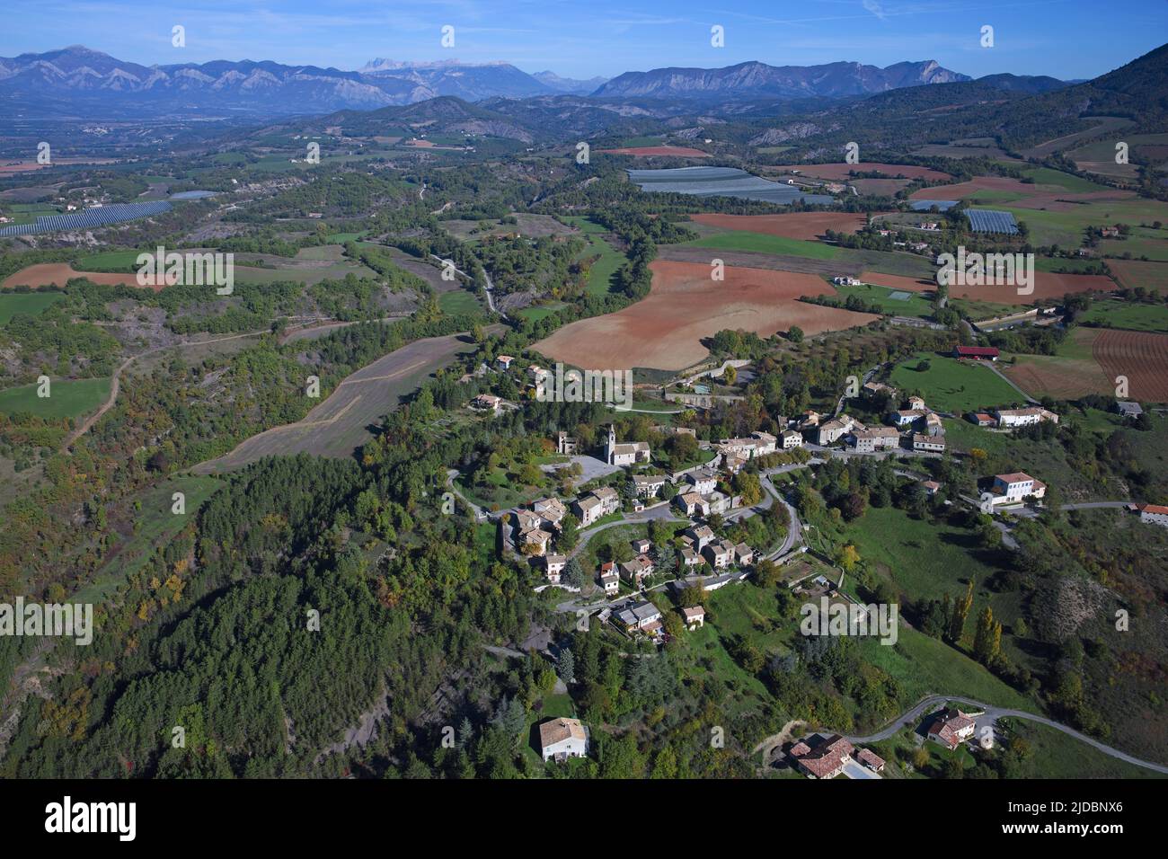 France, Alpes-de-Haute-Provence (04) Valernes, the village overlooking the Durance valley (aerial photo) Stock Photo