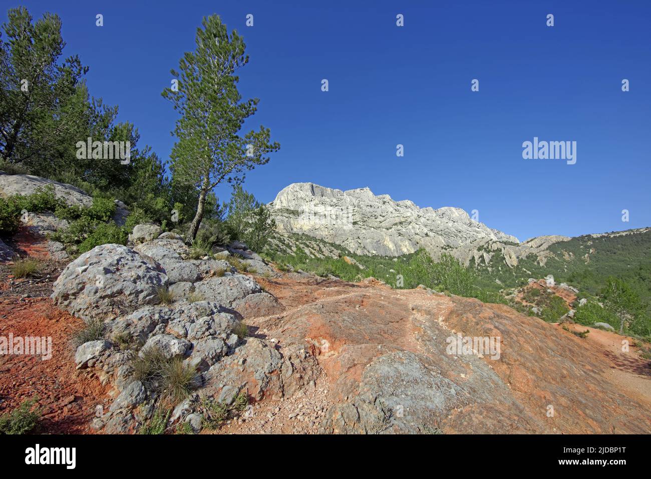 France, Bouches-du-Rhône Aix-en-Provence, the Sainte-Victoire mountain, seen from the pink marble aggregates Stock Photo