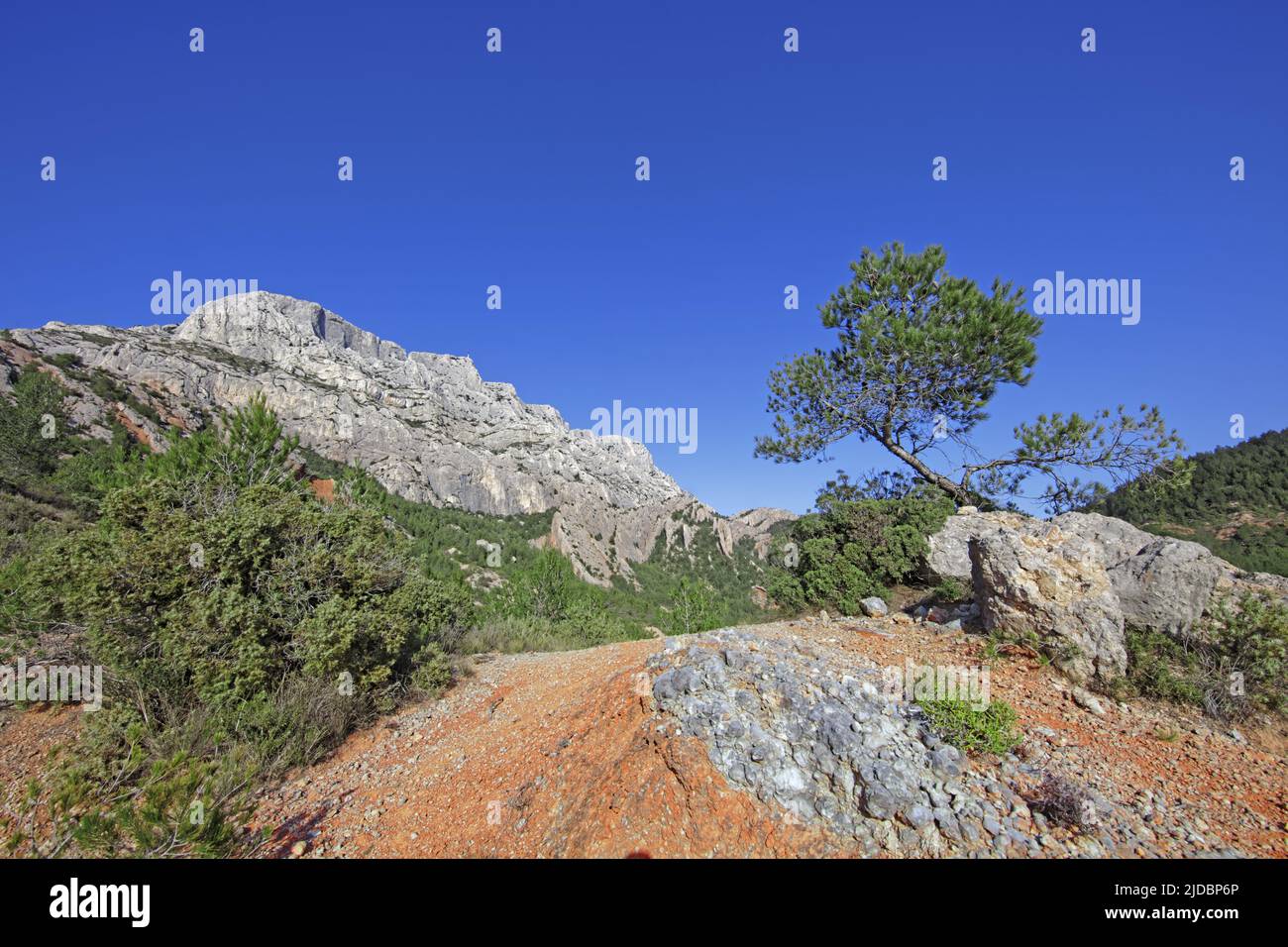 France, Bouches-du-Rhône Aix-en-Provence, the Sainte-Victoire mountain, seen from the pink marble aggregates Stock Photo