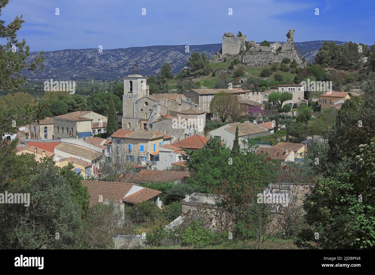 France, Bouches-du-Rhône Orgon village of the Alpilles, castle of the Duke of Guise Stock Photo