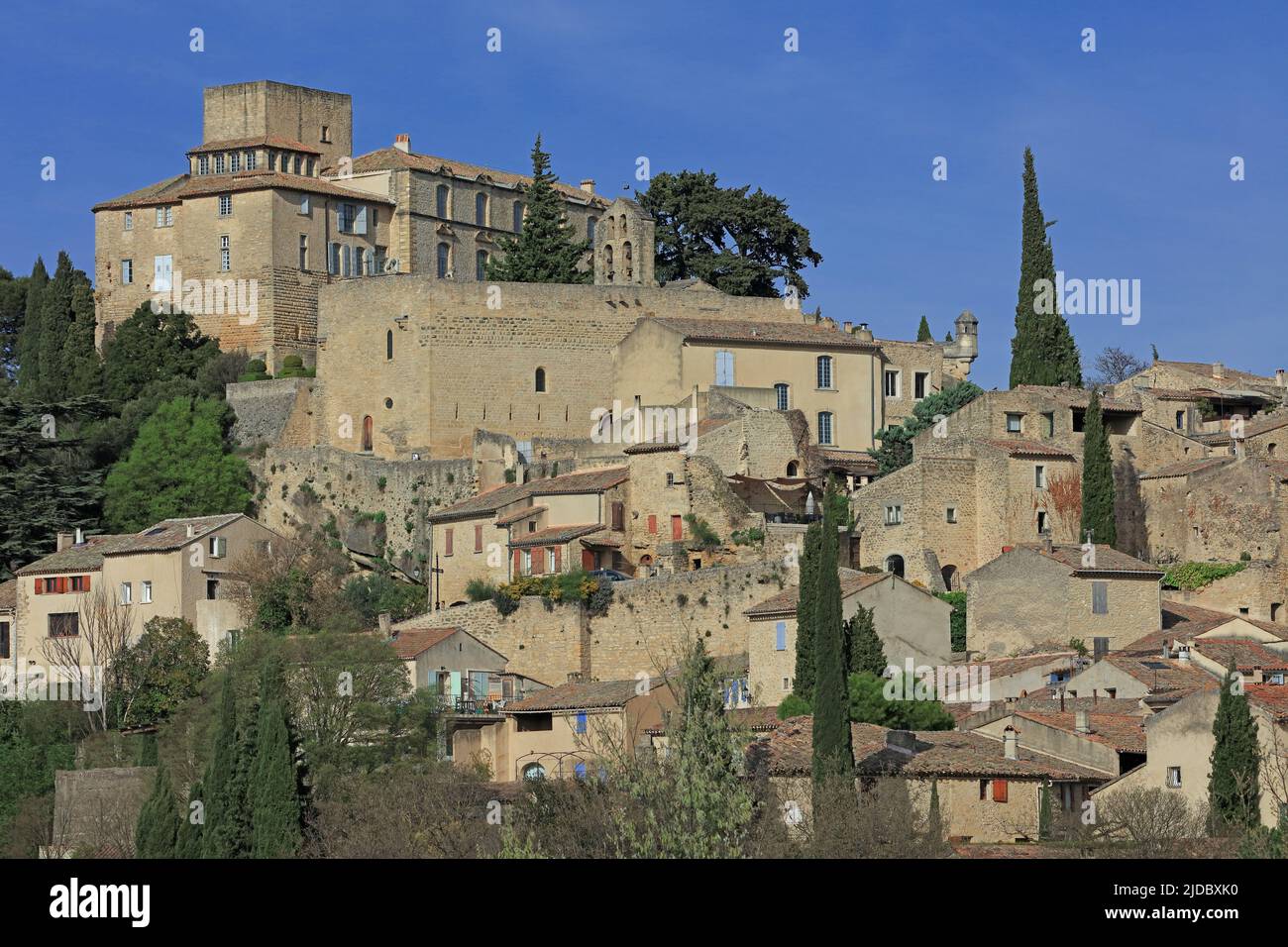 France, Vaucluse Ansouis, perched village in the Luberon Stock Photo