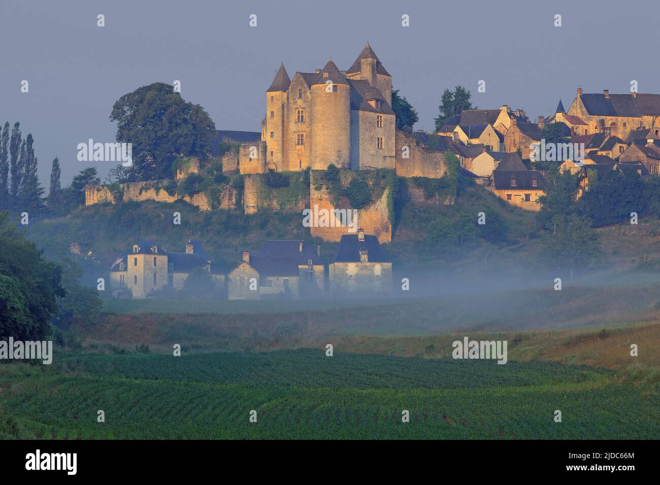 France, Dordogne Salignac-Eyvigues, the château, the old village at sunrise Stock Photo