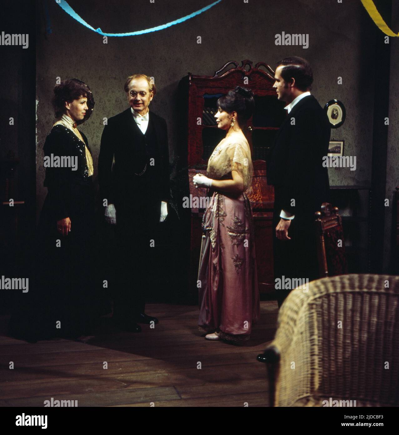 Ein herrlicher Tag, Fernsehfilm, Deutschland 1976, Regie: Diethard Klante, Darsteller: Witta Pohl, Fritz Lichtenhahn, Violetta Ferrari, Rainer Luxem Stock Photo