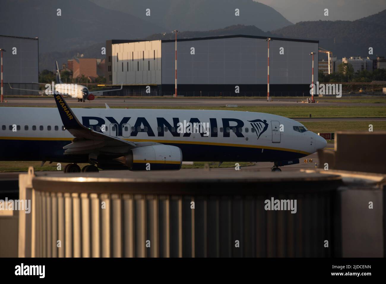 Ryanair in italy hi-res stock photography and images - Page 2 - Alamy