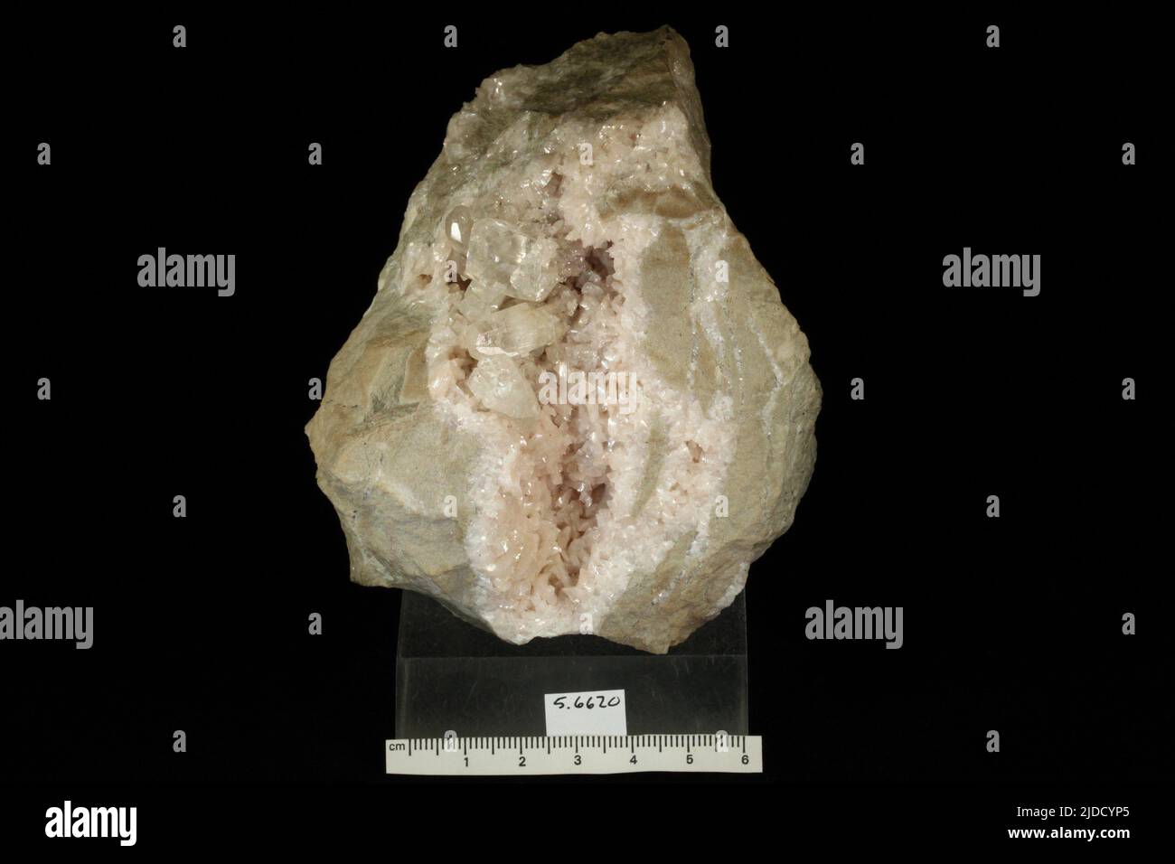 Dolomite. minerals. North America; USA; Missouri; Saint Louis County