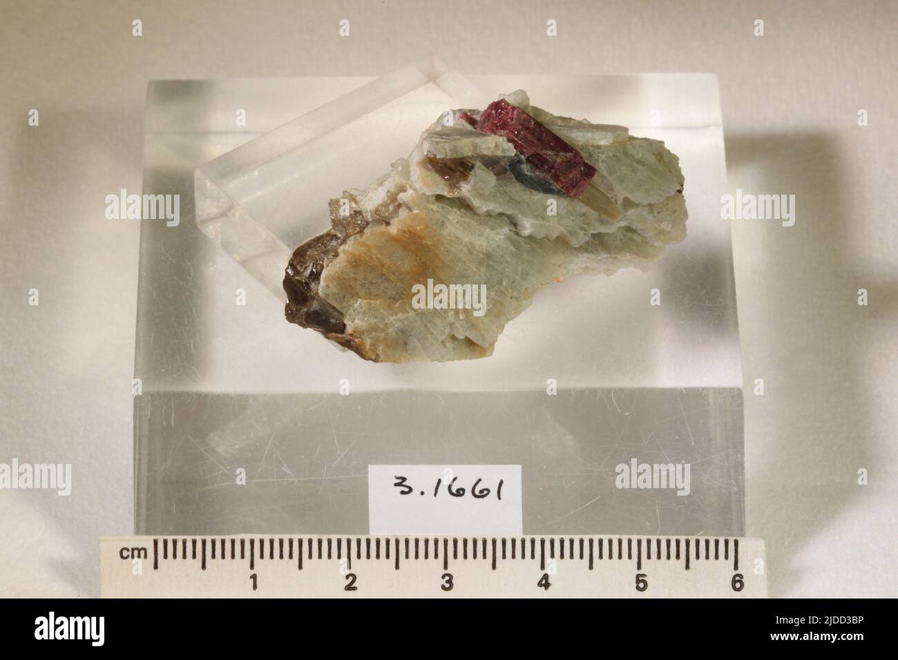 Microlite. minerals. North America; USA; Massachusetts; Hampshire