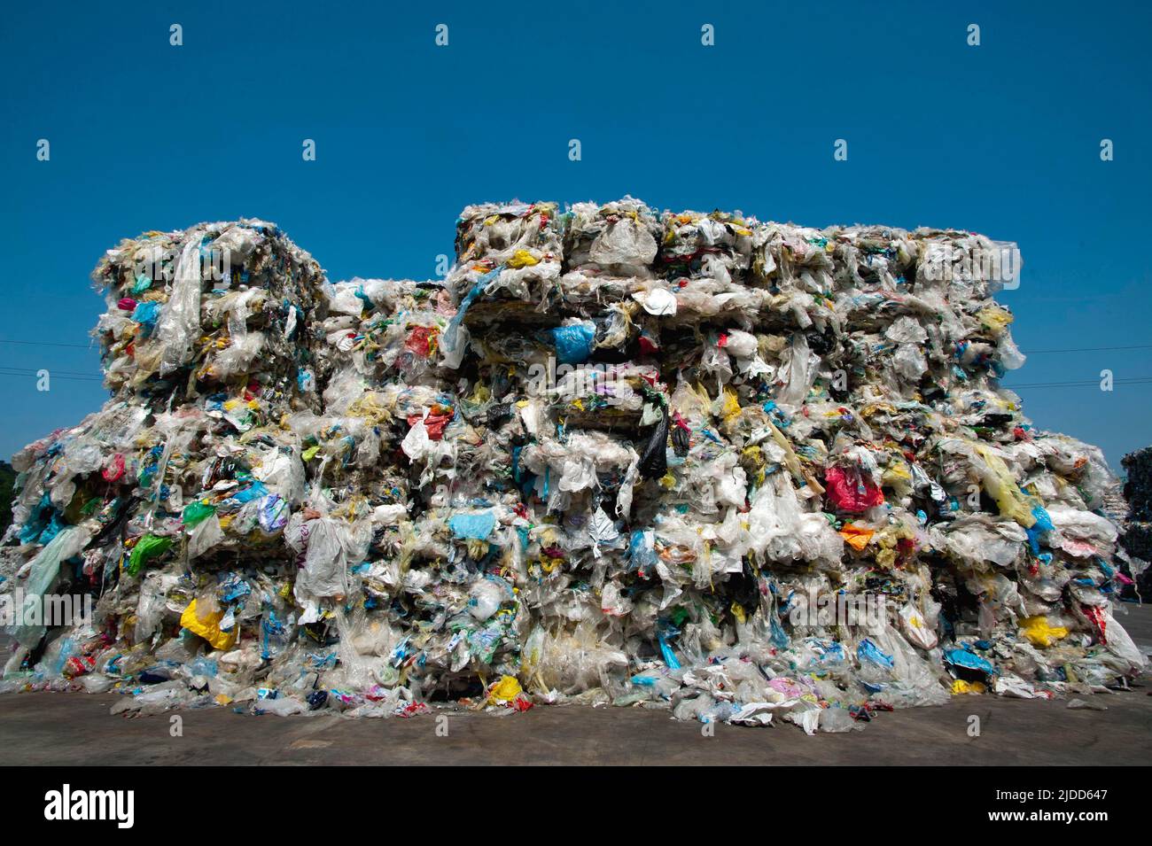 Recupero riciclo di materiali plastici hires stock photography and