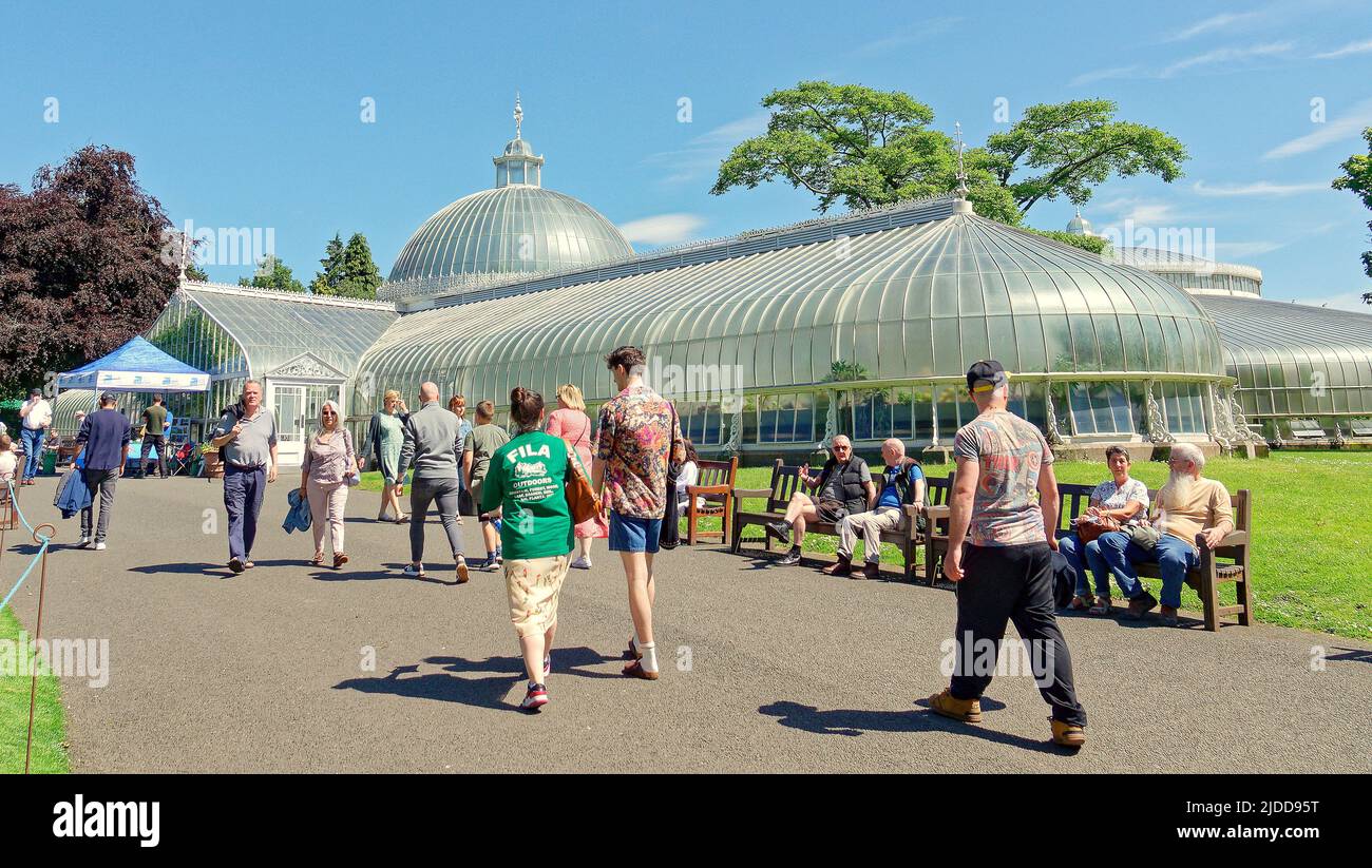 Glasgow, Scotland, UK June 20th 2022. UK Weather Warm summer weather