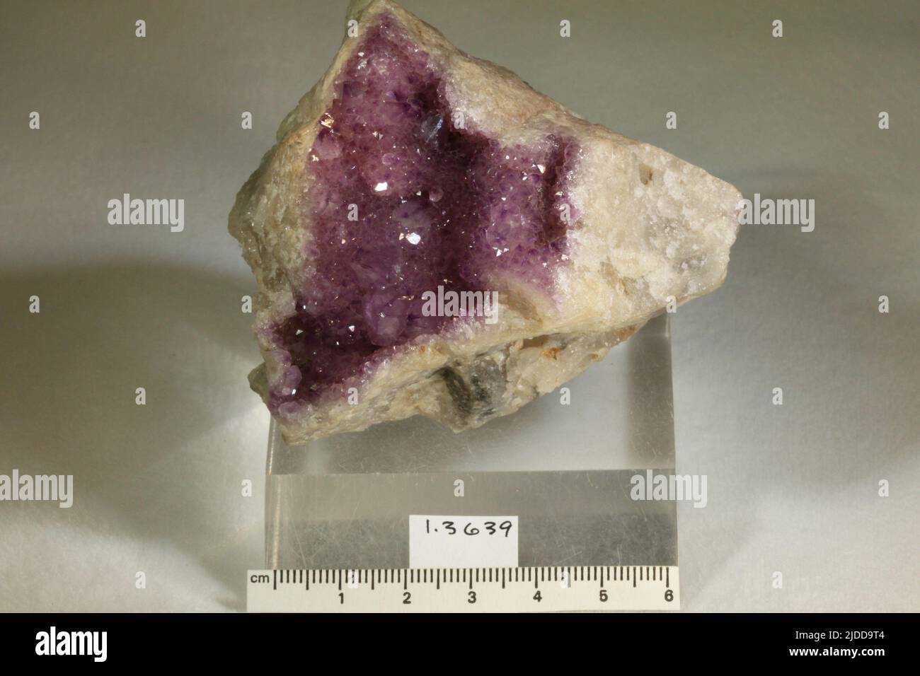 Quartz. minerals. North America; Canada; Ontario; Thunder Bay County