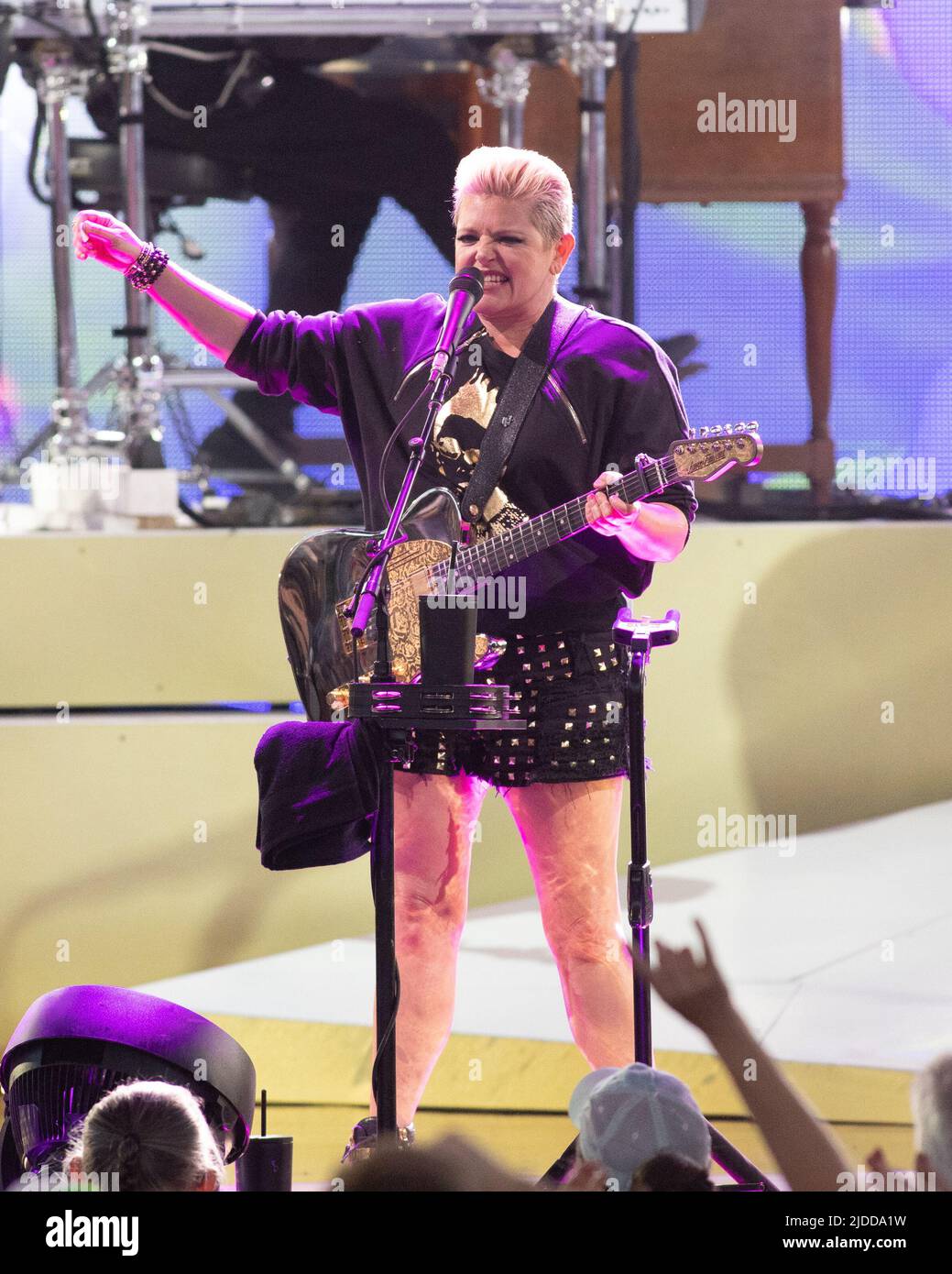 June 19 2022 Noblesville Indiana Usa Natalie Maines Of The Chicks Formerly The Dixie Chicks Played A Few Songs Before They Decided To End Their Show At Ruoff Music Center In Noblesville Indiana On June 19 2022 It Is Unclear Why They Ended The Show But The Lead Singer Mentioned She Was Feeling Unwell Credit Image Lora Olivezuma Press Wire 2JDDA1W 