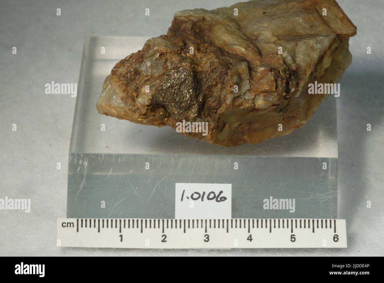 Gold. minerals. North America; USA; Virginia; Louisa County; Alley