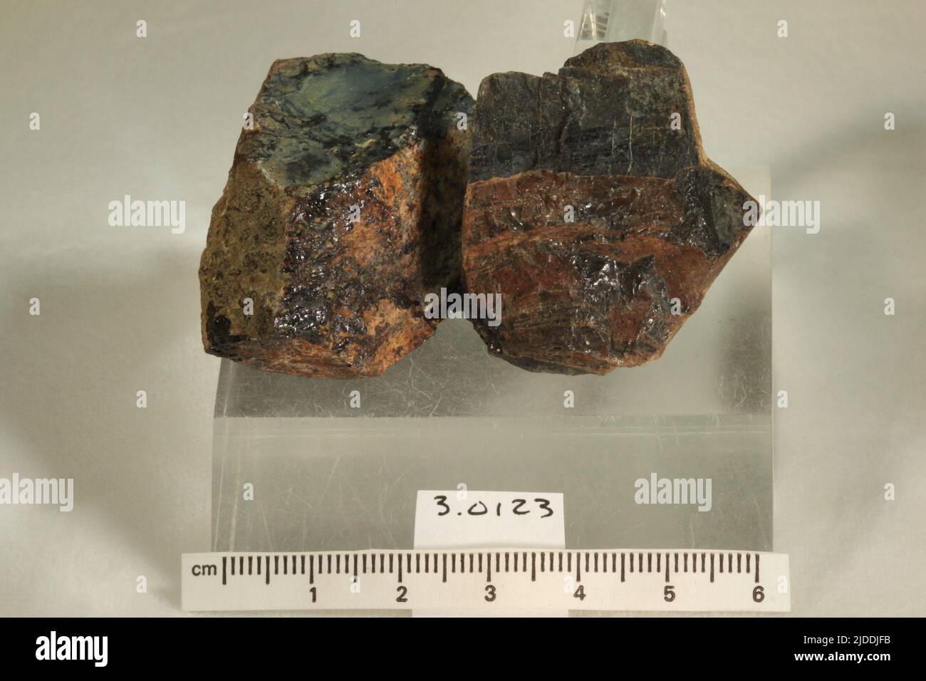 Samarskite(Y). minerals. North America; USA; North Carolina; Mitchell