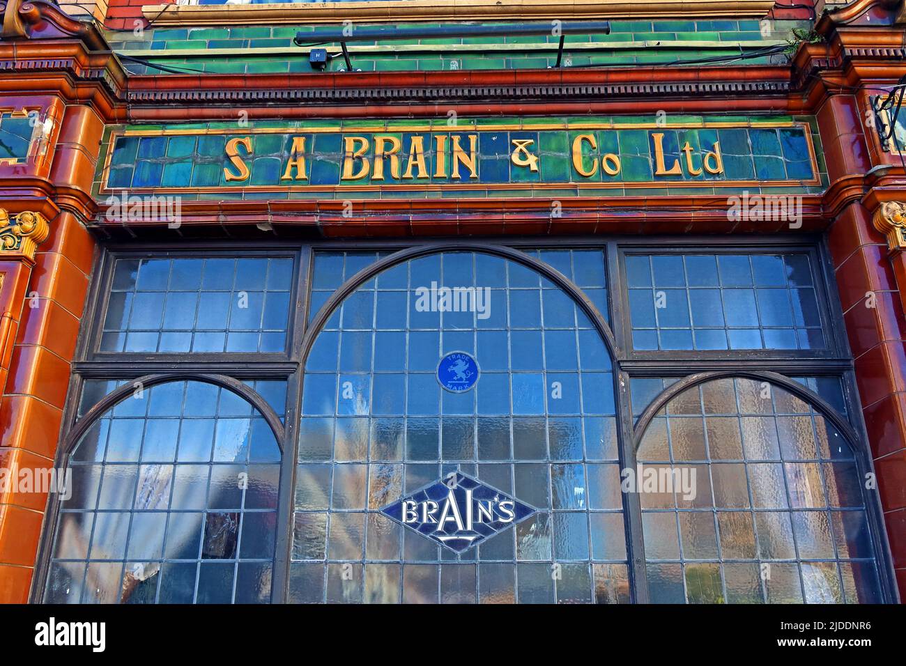 SA Brain Golden Cross traditional tiled Pub, Cardiff, Wales Stock Photo