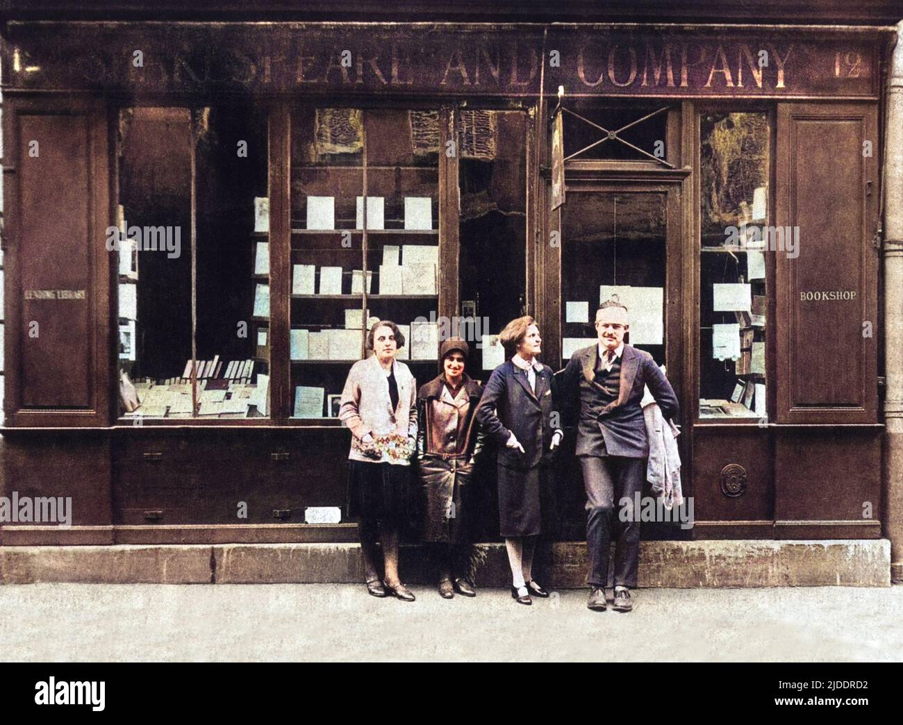 Myrsine Moschos, Helene Moschos, Sylvia Beach, & Ernest Hemingway  in front of the 'Shakespeare and Company' bookshop, Paris, 12, rue de l'odeon - 1928 - Stock Photo