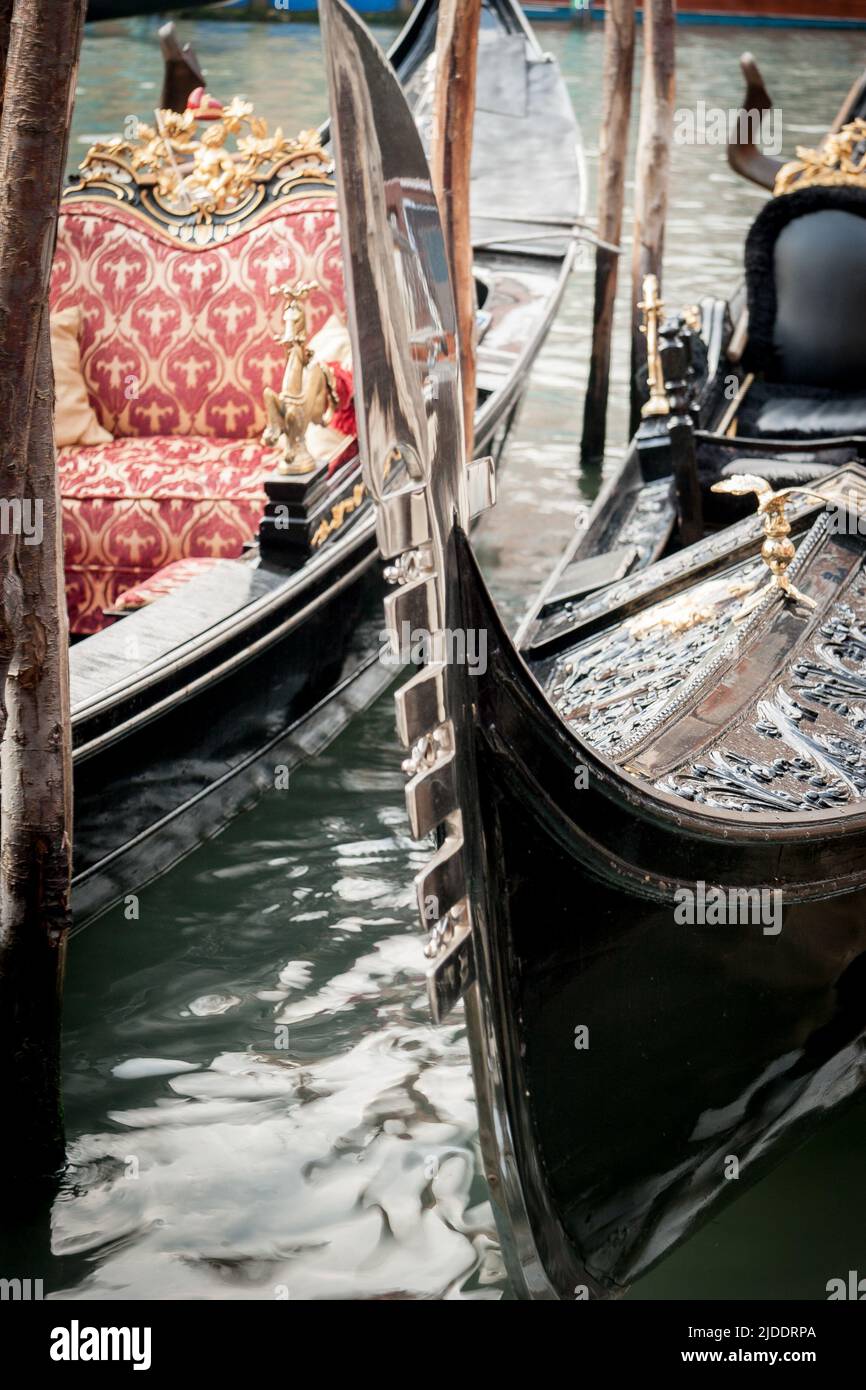 Pair gondolas on canal hi-res stock photography and images - Alamy