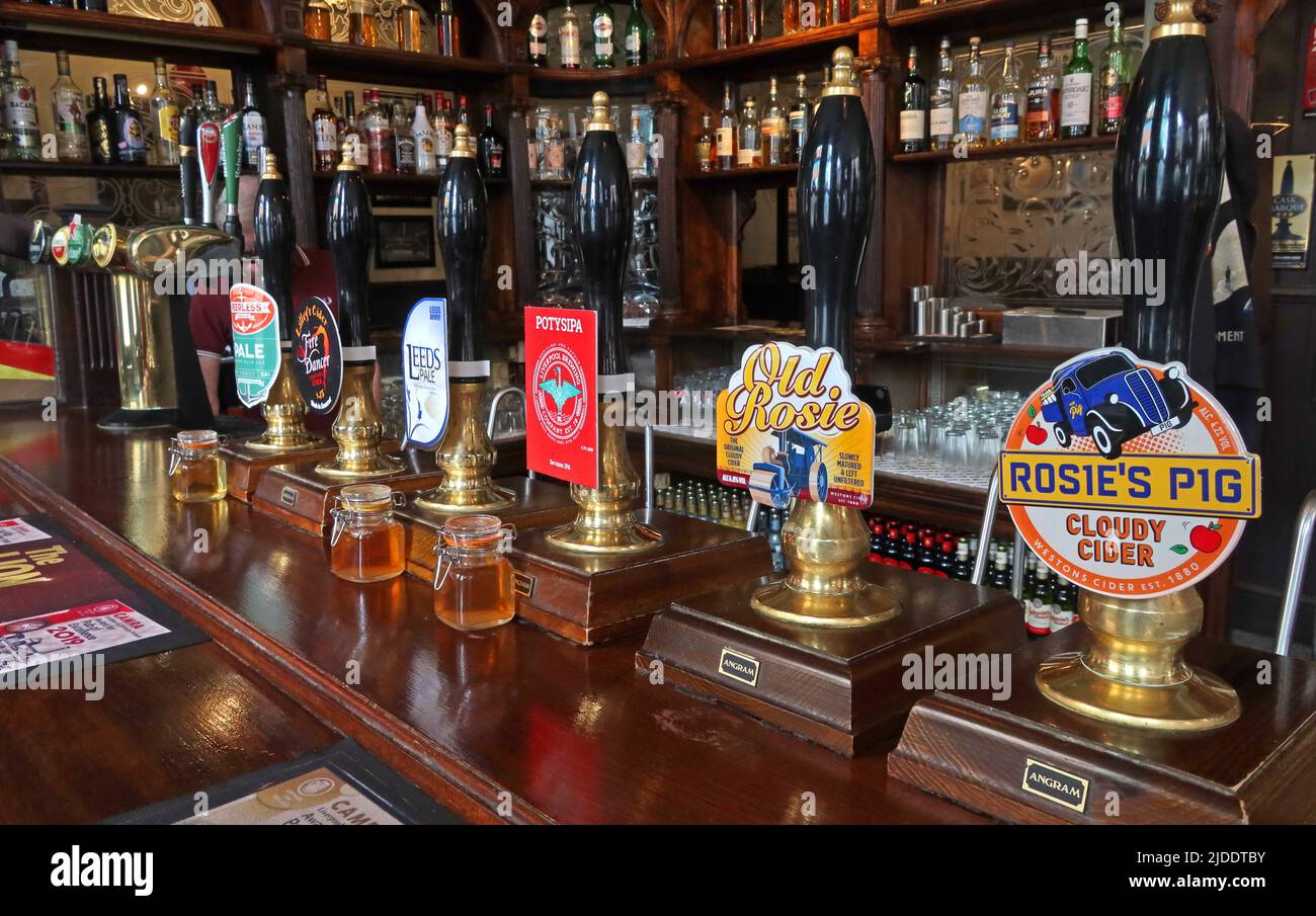 Handpulls for real ale, Lion Tavern, 67 Moorfields, Liverpool , Merseyside, England, UK, L2 2BP Stock Photo