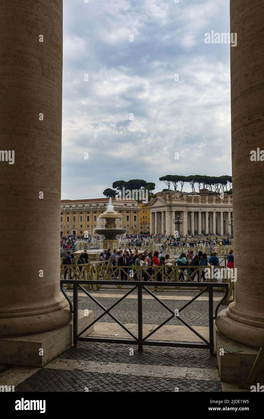 People on St. Peter's Square in Vatican Stock Photo Alamy