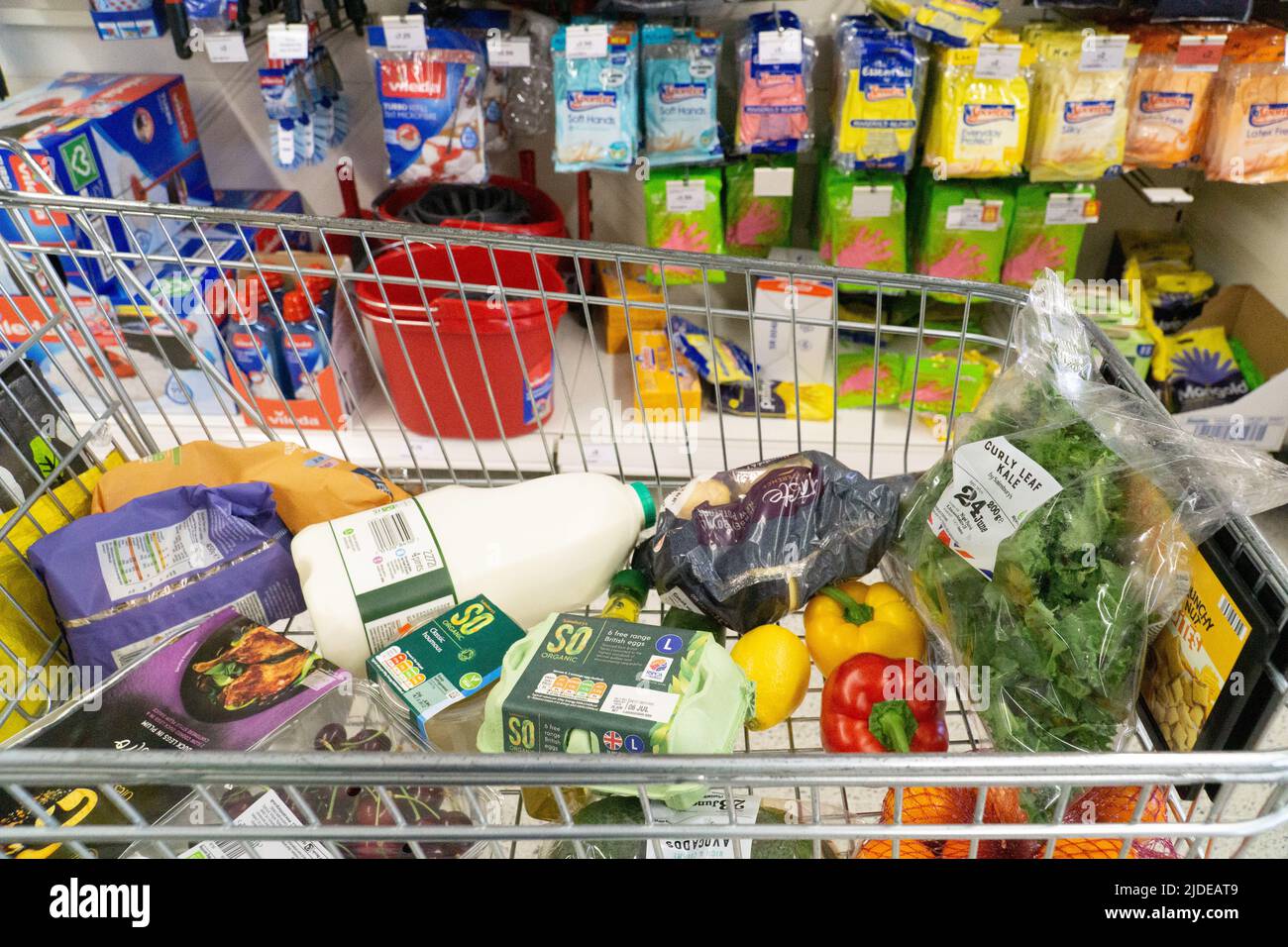 London, UK, 20 June 2022: a shopping trolly of groceries in a branch of Sainsbury's. The cost of living crisis is creating real difficulties for many people and the rate of inflation is expected to rise to 11% by this autumn, due to Brexit, the war in Ukraine and post-covid problems. Anna Watson/Alamy Live News Stock Photo