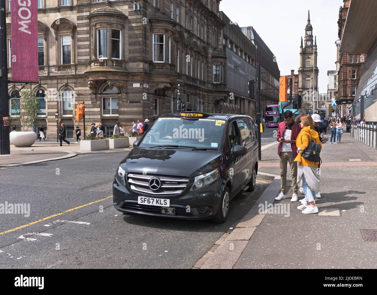 dh Taxis GEORGE STREET GLASGOW Tourists taxi cab people cabs scotland uk Stock Photo