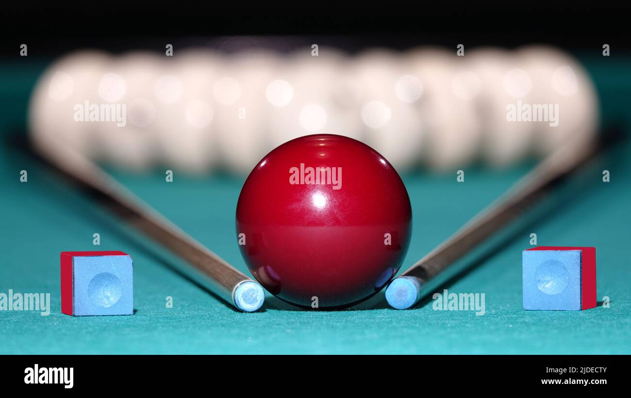 pool table with balls and cue Stock Photo Alamy