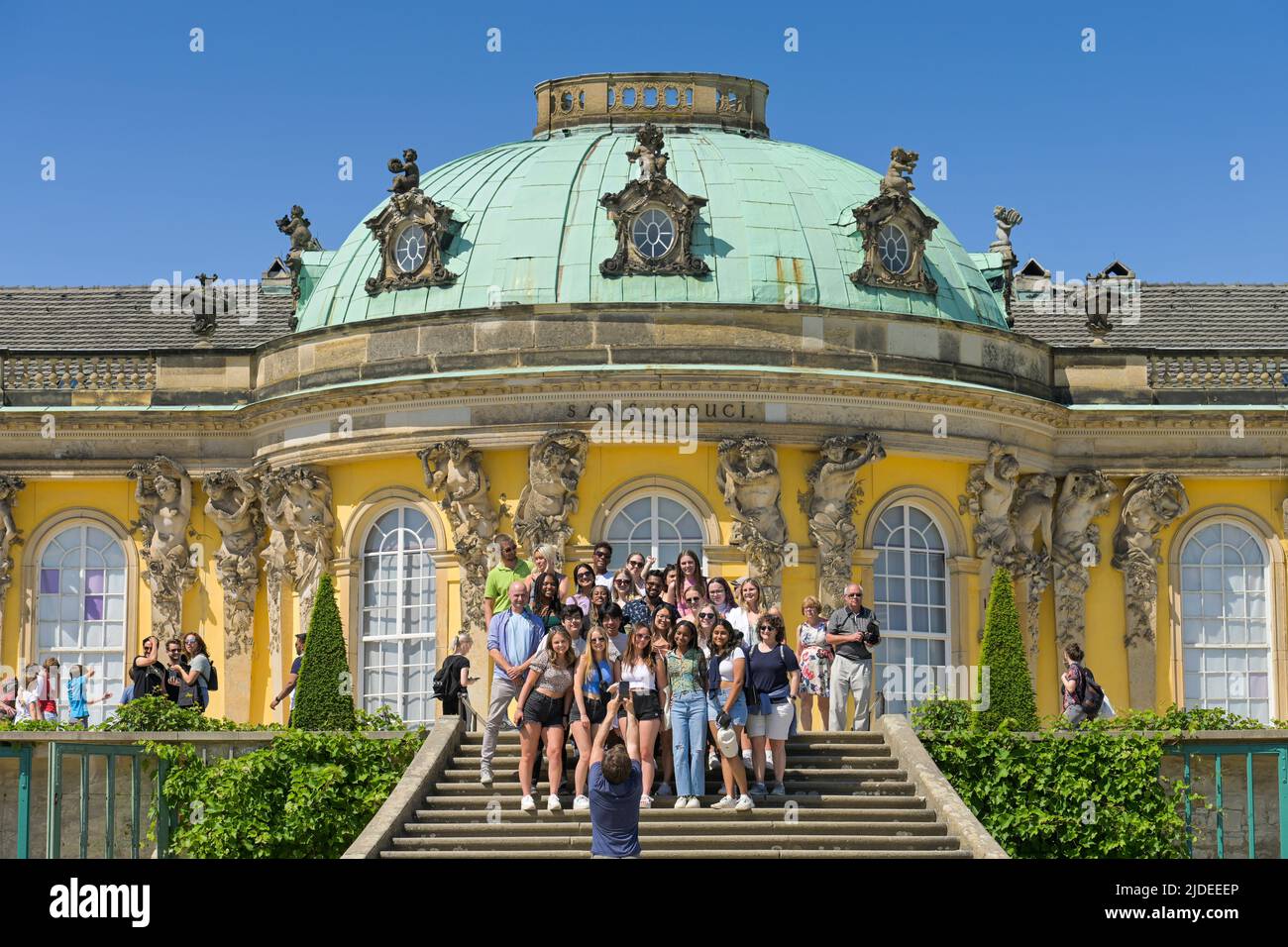 Gruppenfoto, Touristen, Große Freitreppe, Schloß Sanssouci, Potsdam, Brandenburg, Deutschland / No model release Stock Photo