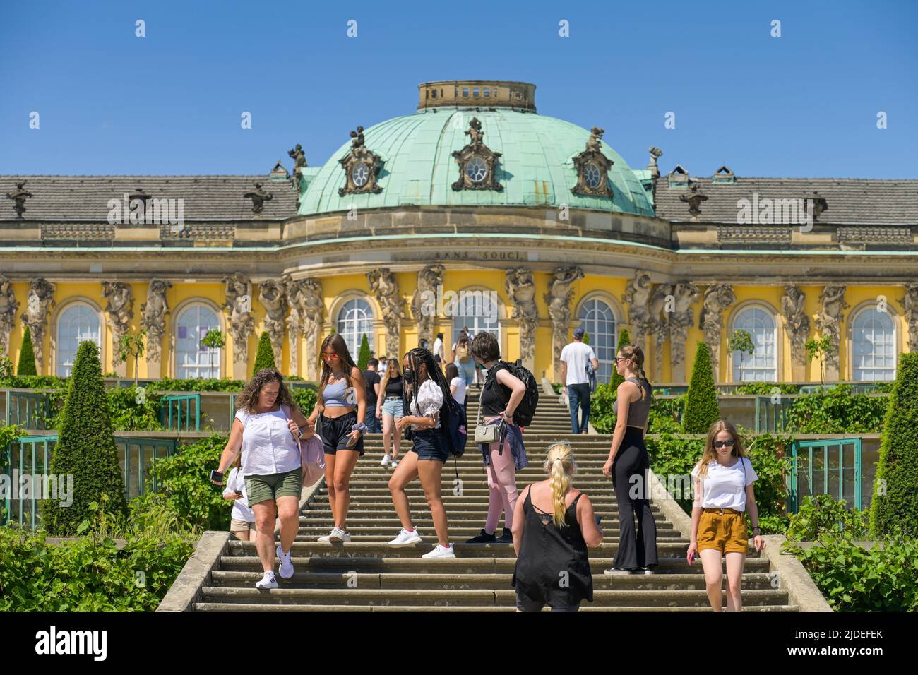 Touristen, Große Freitreppe, Schloß Sanssouci, Potsdam, Brandenburg, Deutschland / No model release Stock Photo