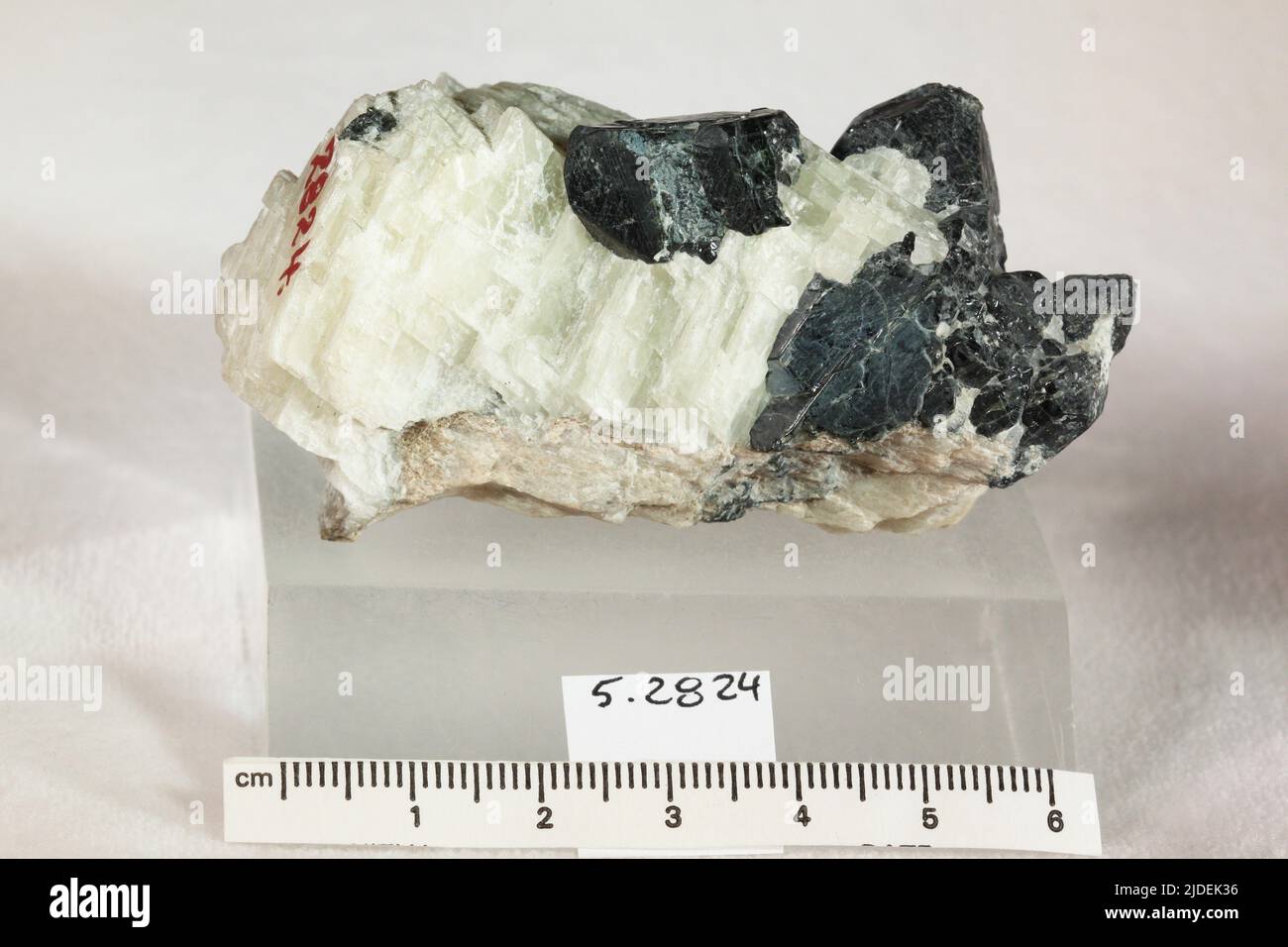Pyroxene In Rocks Raw Igneous rock forming hi-res stock photography and images - Alamy
