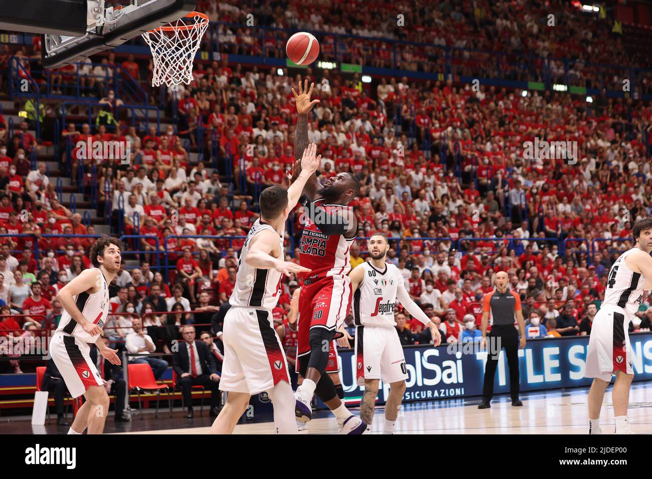 Milan, Italy. 18th June, 2022. Italy, Milan, june 18 2022: Ben Bentil (Armani forward) lay up in 2nd quarter during basketball game A|X Armani Exchange Milan vs Virtus Bologna, Final game6 LBA 2021-2022 at Mediolanum Forum (Credit Image: © Fabrizio Andrea Bertani/Pacific Press via ZUMA Press Wire) Stock Photo