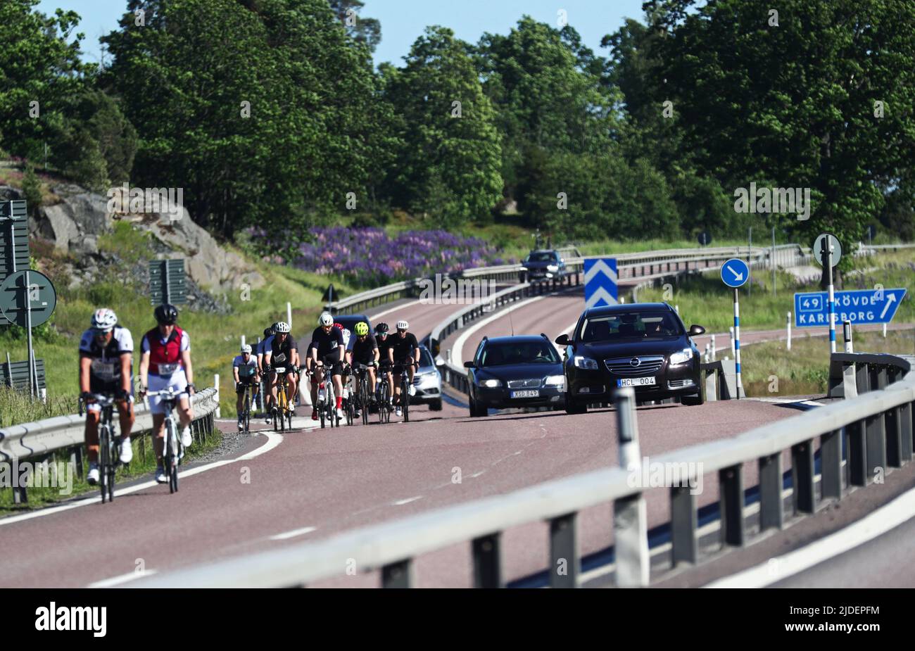 Cyclists on road 50, just south of Askersund, during the world’s ...