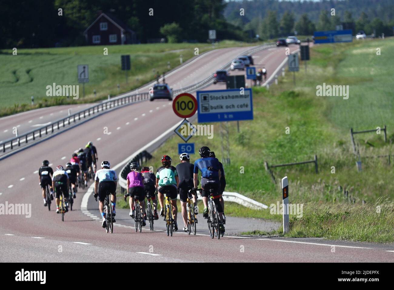 Cyclists on road 50, just south of Askersund, during the world’s ...