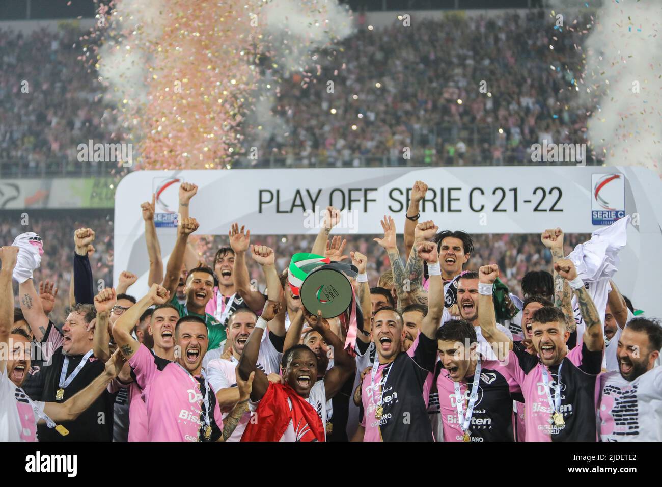 Italian Football TV on X: Palermo have WON the @LegaProOfficial Playoffs  and officially RETURN to Serie B ⬆️🇮🇹 Just one more step until The  promise land…🔜 An incredible achievement for the club