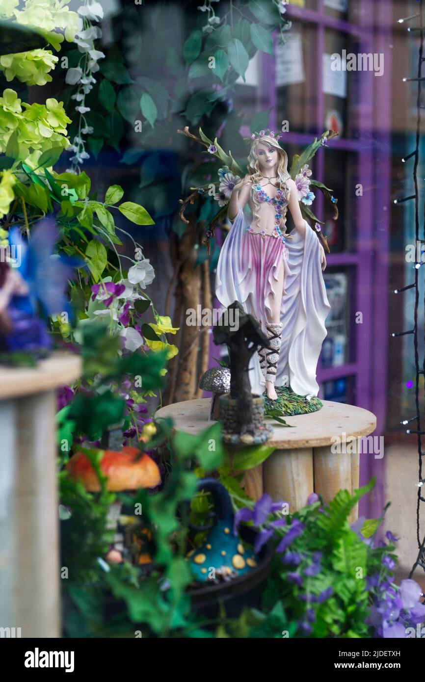 Shop in Glastonbury displaying a fairy figurine in a garden scene Stock Photo