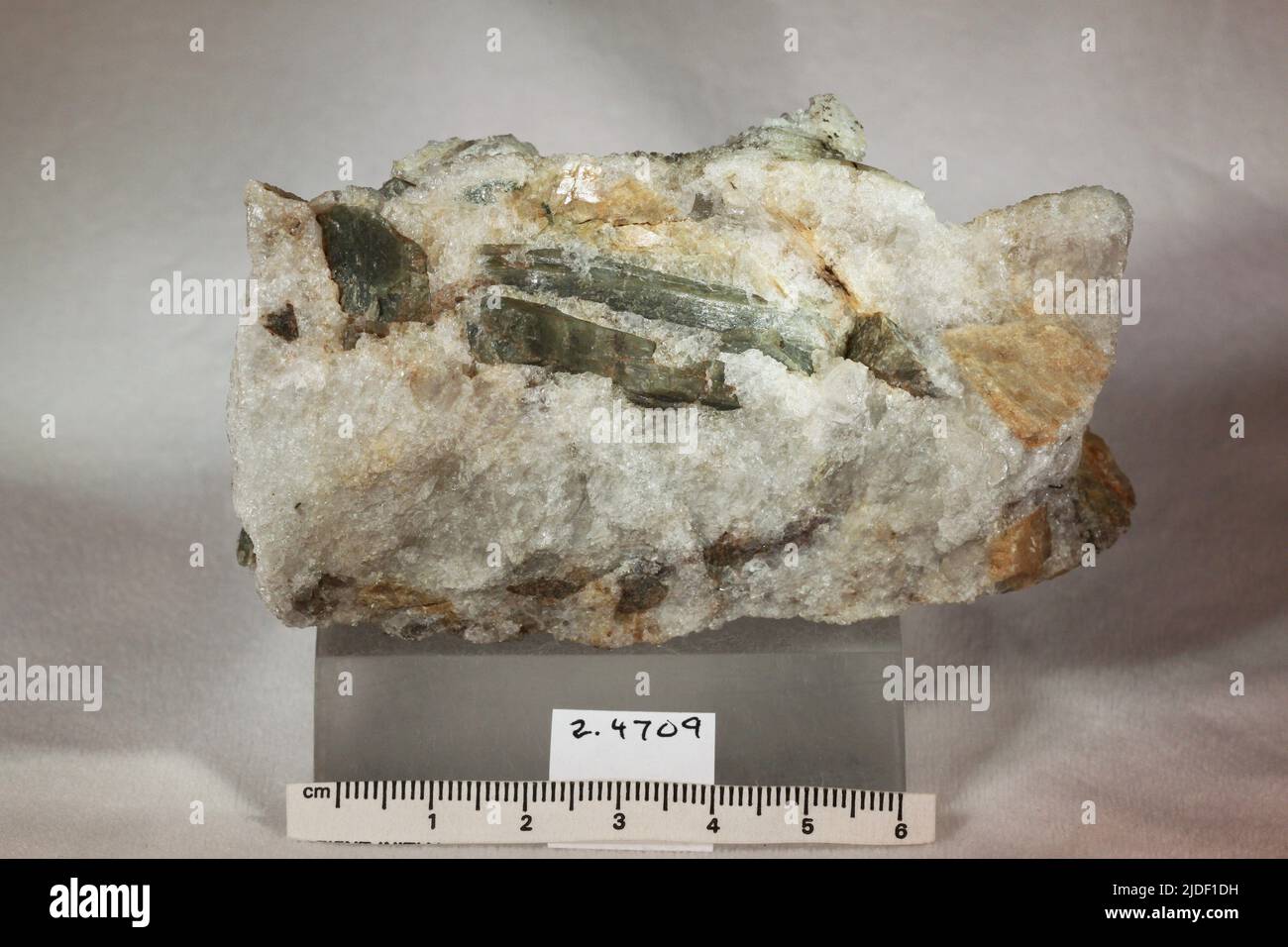 Epidote. minerals. Europe; Austria; Tyrol; Lienz; Prägraten am Großvenediger, Eisseehütte; Gastacherwände Stock Photo