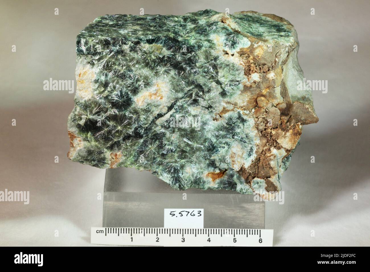 Wavellite crystal hi-res stock photography and images - Alamy