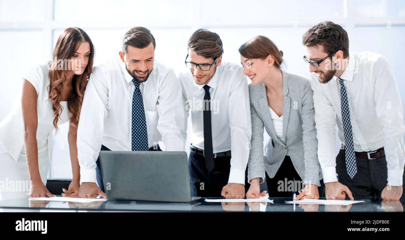 business team standing near the desktop Stock Photo - Alamy