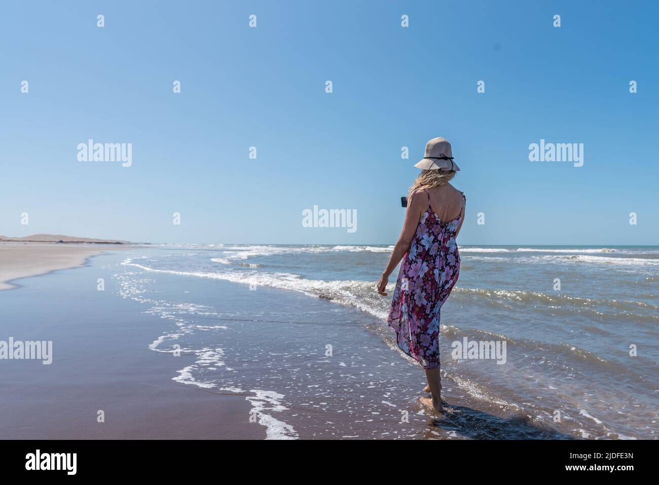Windy beach hi-res stock photography and images - Alamy