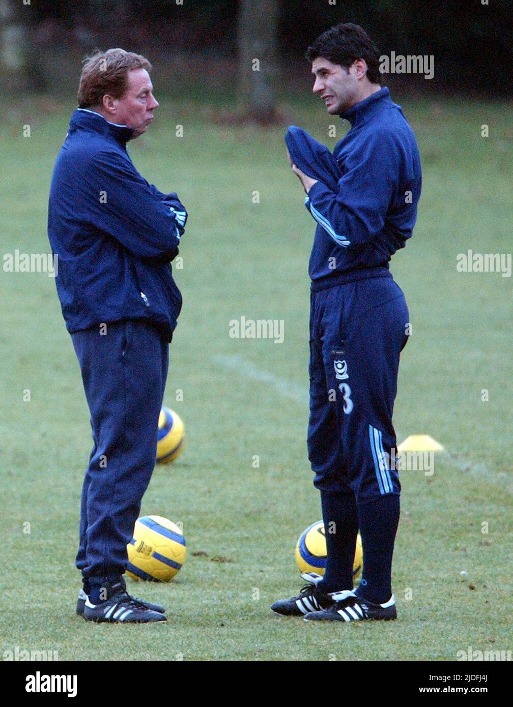 PORTSMOUTH TRAINING 19-01-06 MANAGER HARRY REDKNAPP AND TEAM CAPTAIN DEJAN STEFANOVIC. PIC MIKE WALKER, 2006 Stock Photo