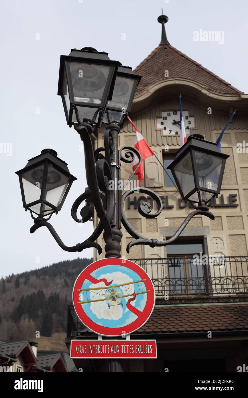 Panneau Voie interdite aux têtes brûlées à Saint-Gervais-les-Bains Stock Photo