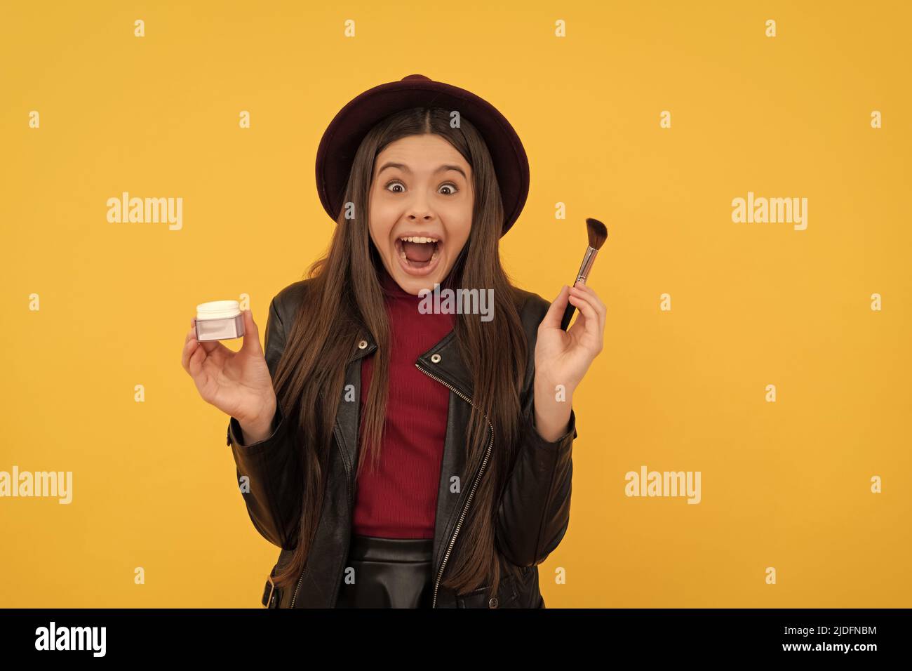Teen girl applying makeup hi-res stock photography and images - Alamy