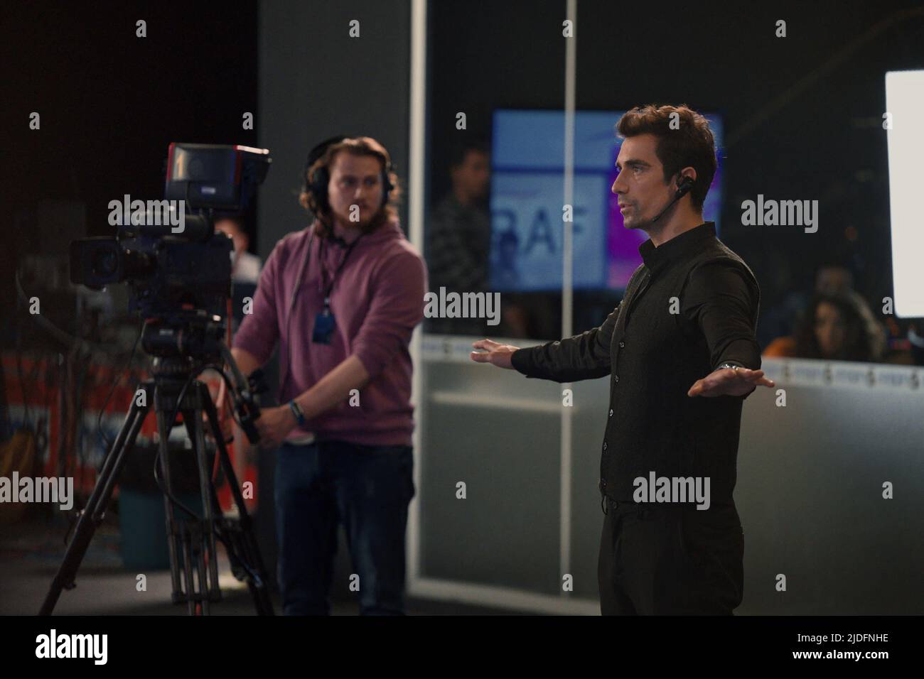 AS THE CROW FLIES, (aka KUS UCUSU), Ibrahim Celikkol (right), (Season 1, ep. 101, aired June 3