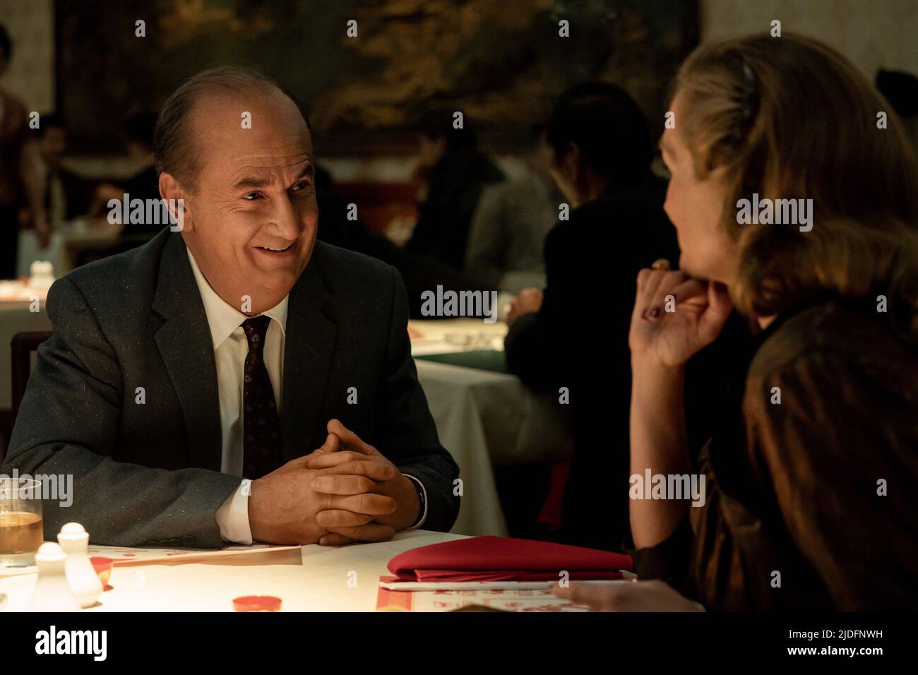 GASLIT, from left Sean Penn as John Mitchell, Julia Roberts as Martha