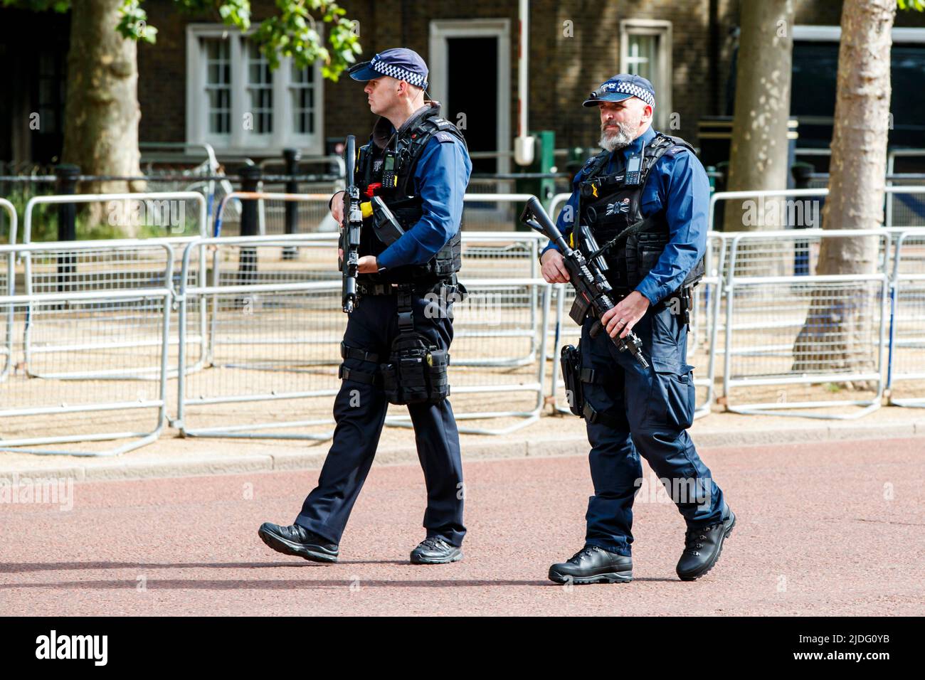 Metropolitan Armed Police Hi res Stock Photography And Images Alamy Metropolitan Armed Police Hi res Stock Photography And Images Alamy
