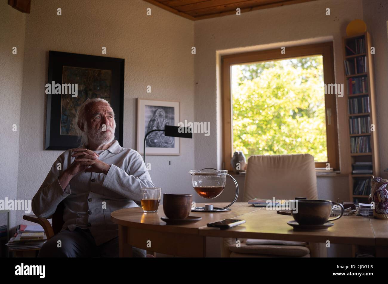 Lollar, Germany. 14th June, 2022. Children's songwriter Fredrik Vahle speaks during an interview at his home. He celebrates his 80th birthday on June 24. Credit: Sebastian Gollnow/dpa/Alamy Live News Stock Photo