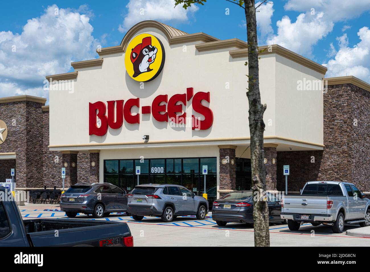 Buc-ees Texas-based and Southern-themed mega convenience store and gas station in Leeds, Alabama, just outside of Birmingham along I-20. (USA) Stock Photo