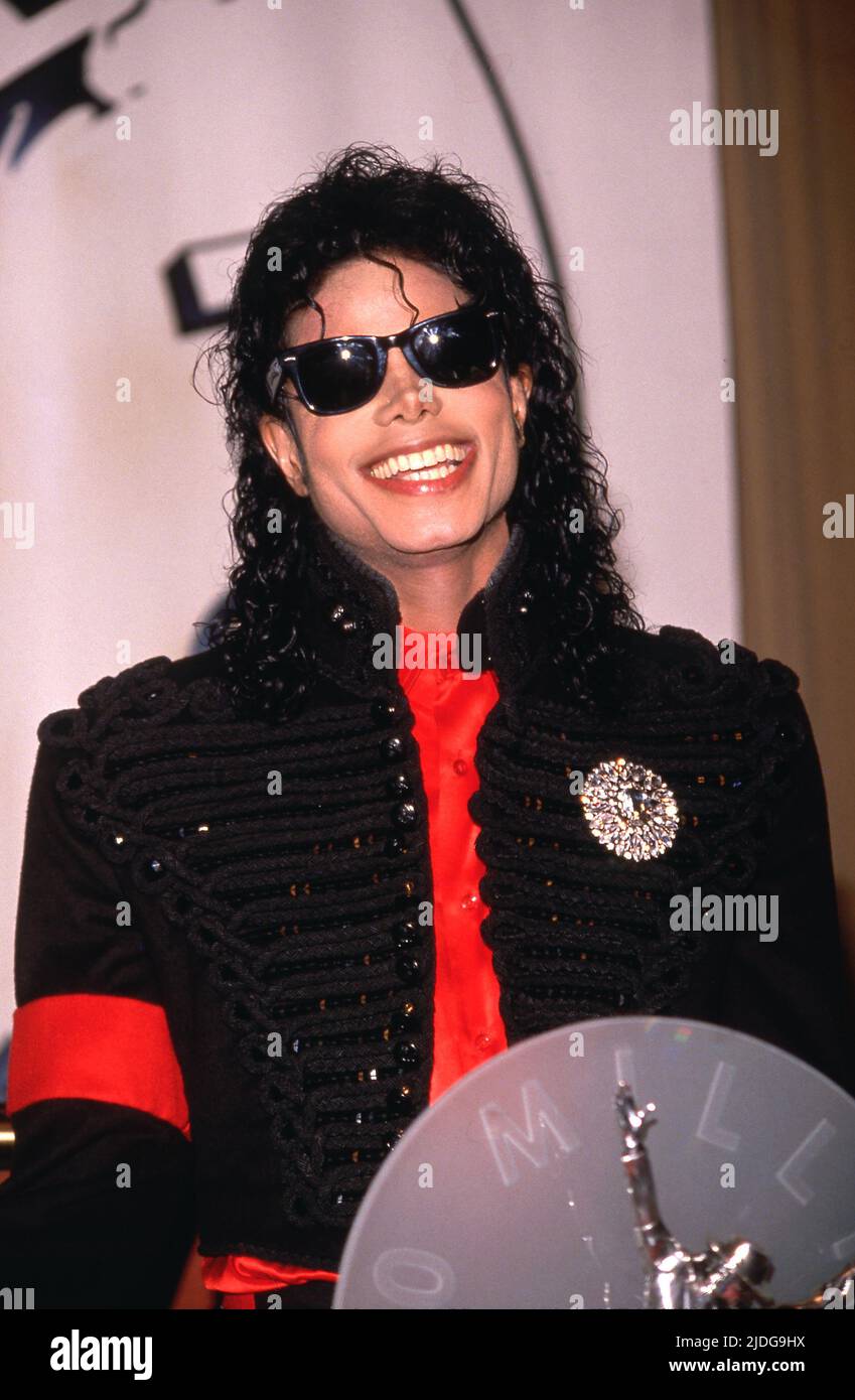 Michael jackson thriller album art hi-res stock photography and images -  Alamy