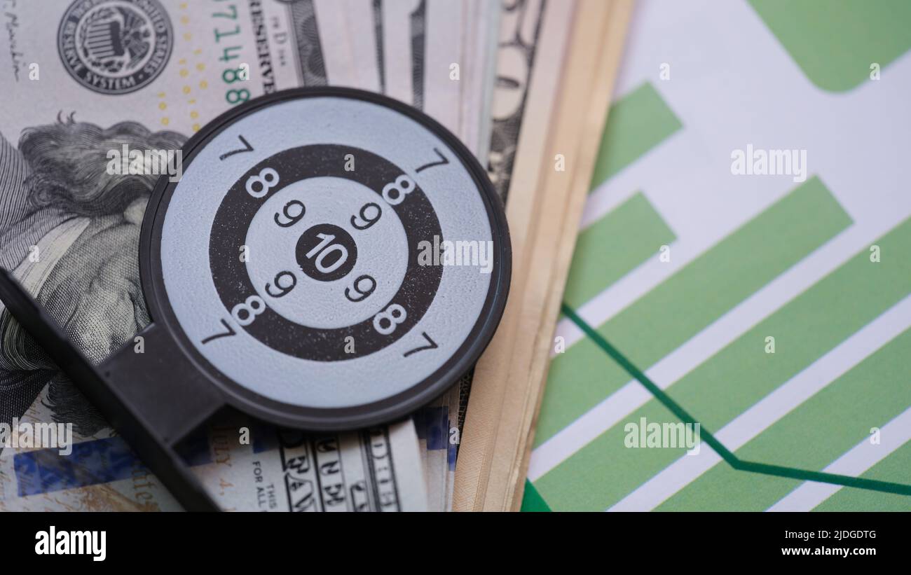 Target table hi-res stock photography and images - Alamy