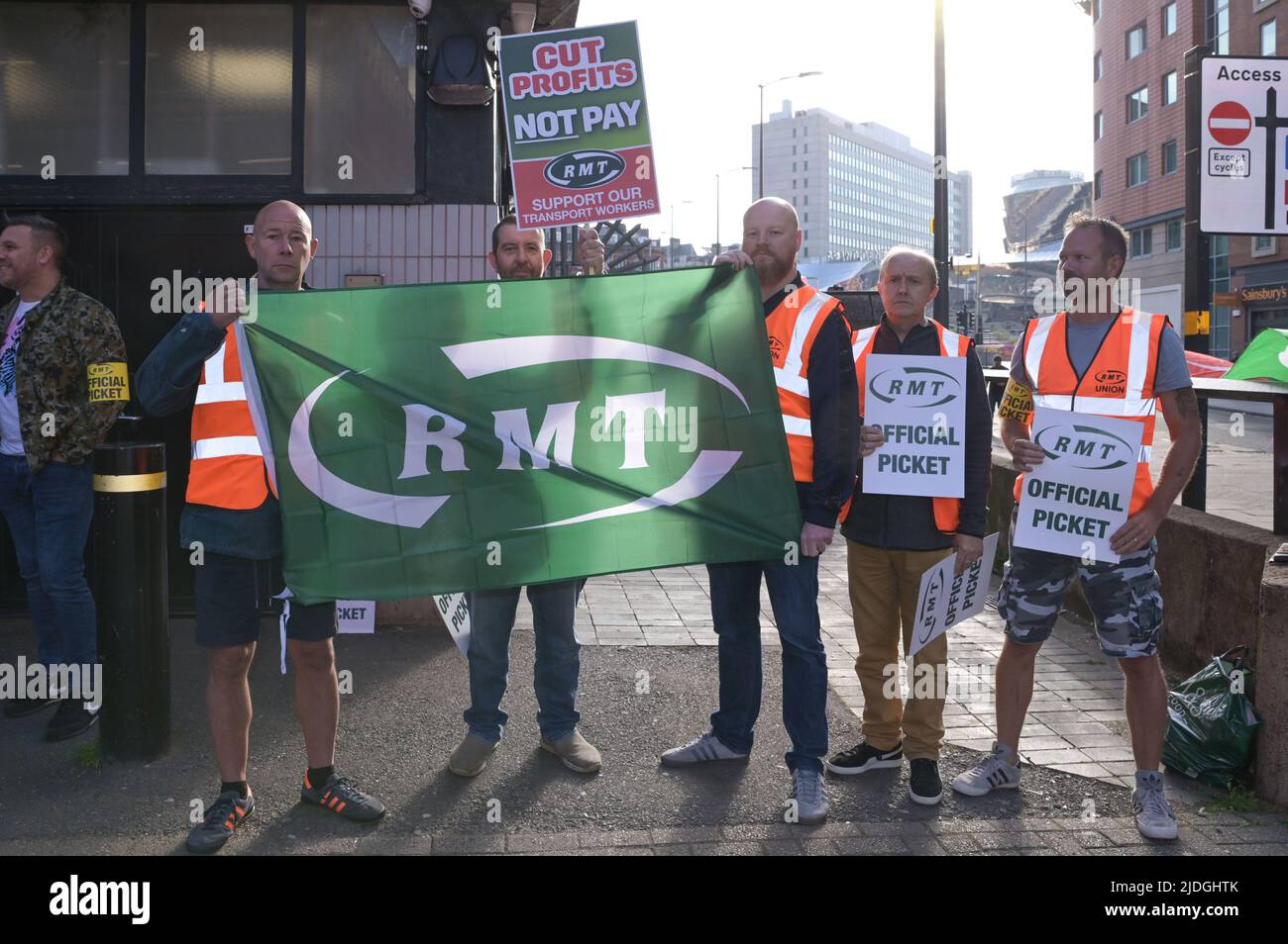 New Street, Birmingham, England, June 21st 2022. Rail workers on the picket line outside Birmingham's New Street Signal Box. They are striking for a 7 percent wage increase across the British networks after RMT Unions failed to reach an agreement. Pic by Credit: Sam Holiday/Alamy Live News Stock Photo