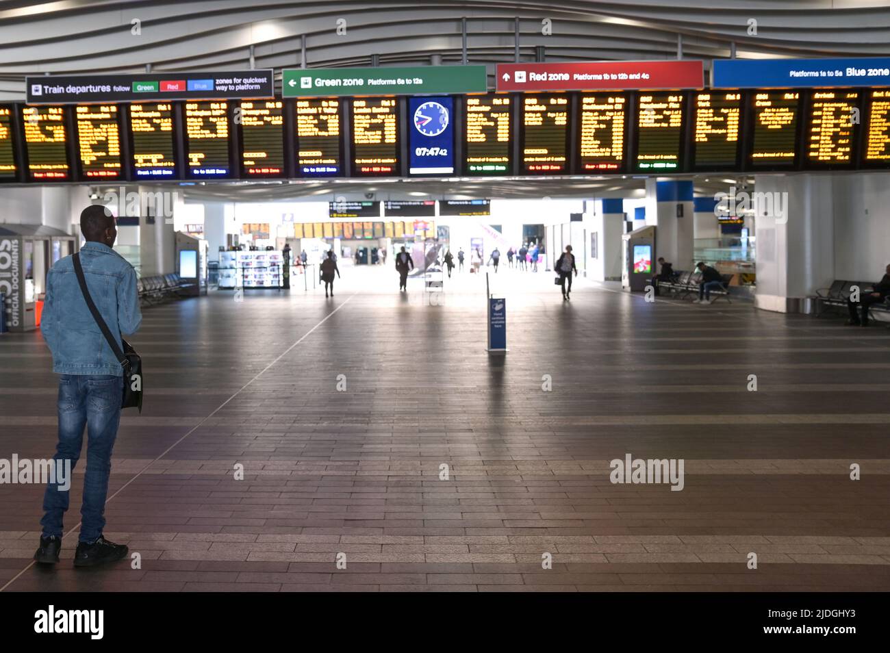 New Street, Birmingham, England, June 21st 2022. An eerily almost empty Birmingham New Street Station as rail workers strike for a 7 percent wage increase across the British networks after RMT Unions failed to reach an agreement. There was a reduced service on the boards. Pic by Credit: Sam Holiday/Alamy Live News Stock Photo