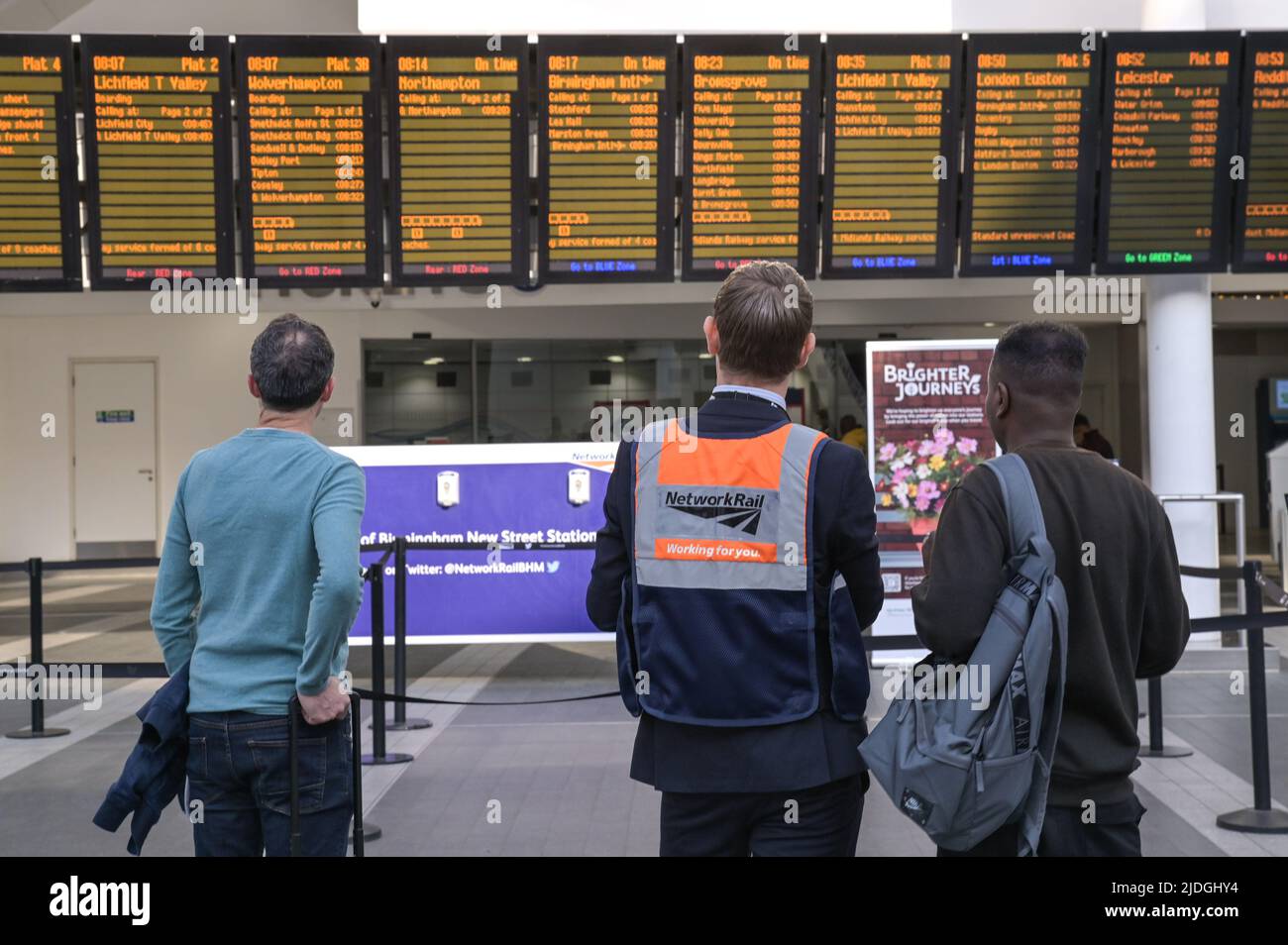 New Street, Birmingham, England, June 21st 2022. An eerily almost empty Birmingham New Street Station as rail workers strike for a 7 percent wage increase across the British networks after RMT Unions failed to reach an agreement. There was a reduced service on the boards. Pic by Credit: Sam Holiday/Alamy Live News Stock Photo